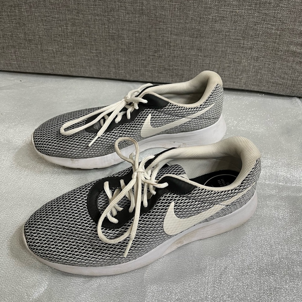 mens nike tennis shoes black